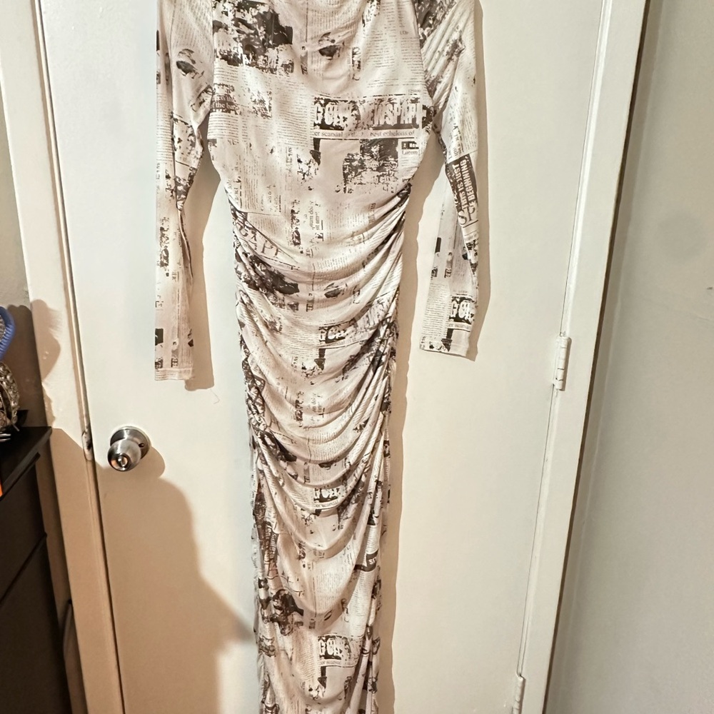 Fashion Nova Black and White Graphic Long Sleeve Dress